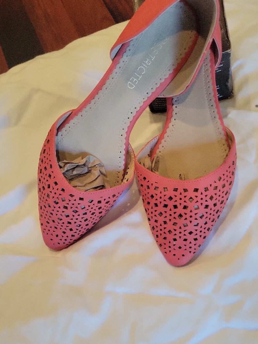 Restricted Women's Pointed D'Orsay Flats in Coral Pink Size 9 - Picture 3 of 8